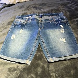 Distressed denim Bermuda shorts .